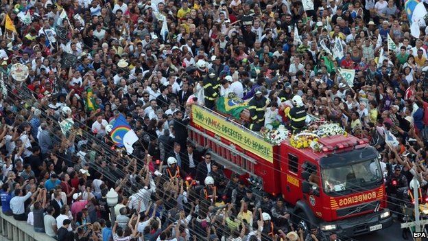 Thousands of people escort the coffin of late Brazilian presidential candidate Eduardo Campos during his funeral in Recife, Brazil, 17 August 2014.
