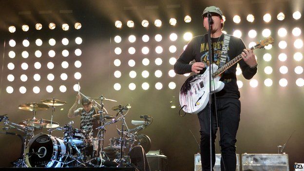 Blink 182 headline Leeds Festival - BBC News