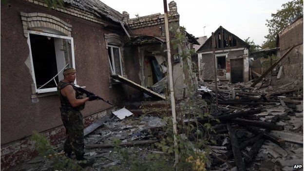 A Ukrainian rebel controls an area after a shelling in Donetsk, 22 August 2014