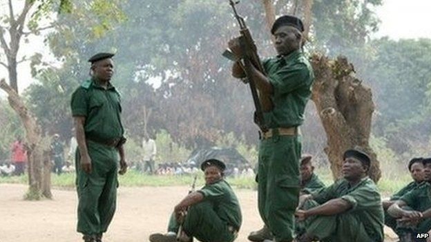 Fighters of the former rebel movement Renamo receive military training in Mozambique's Gorongosa's mountains (November 2012)