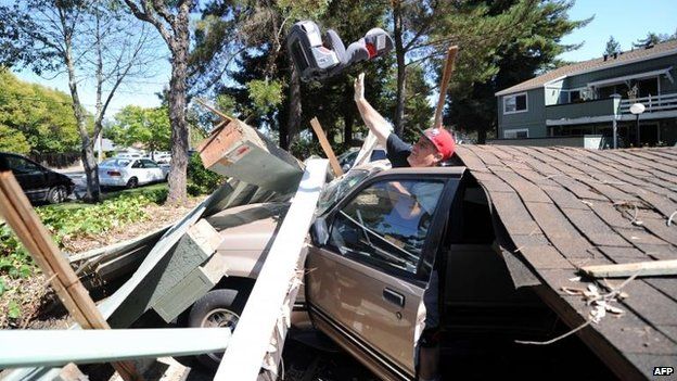 California begins clear-up after San Francisco Bay quake - BBC News