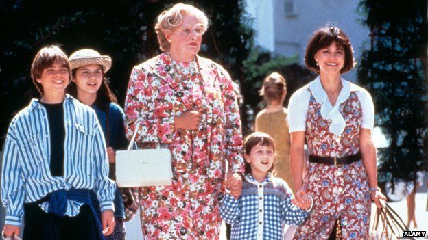 Mrs Doubtfire (Robin Williams), surrounded by his children and ex-wife