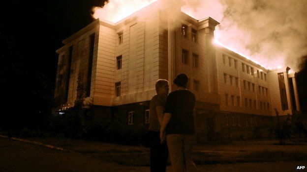 School in Donetsk on fire after being hit by shelling. 27 Aug 2014