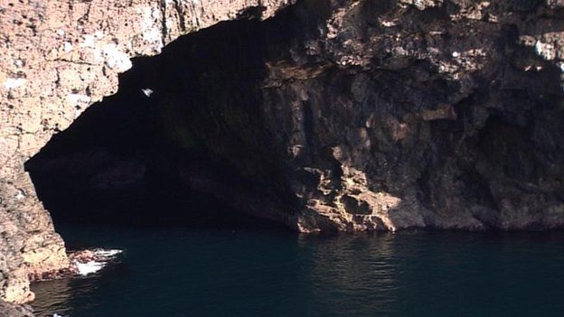 The cave at Eshaness