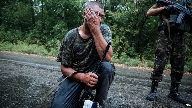 Ukrainian soldier close to checkpoint near town of Gorlovka. 28 Aug 2014