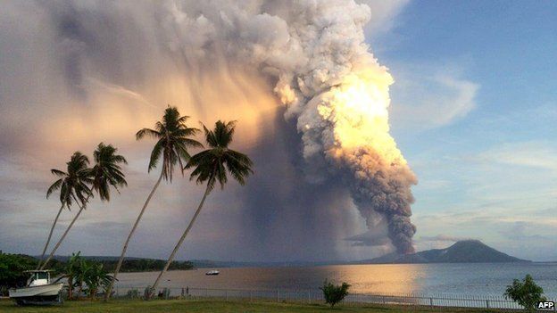A photo taken on 29 August, 2014, shows Mount Tavurvur erupting in eastern Papua New Guinea, spewing rocks and ash into the air, forcing the evacuation of local communities and international flights to be re-routed