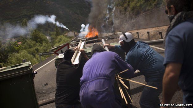 Miners fire handmade rockets at riot police in the 2012 mining strike