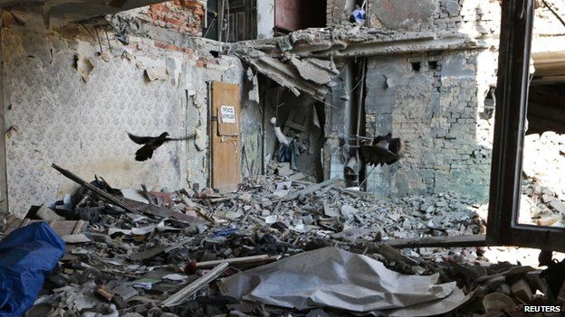 Pigeons fly inside a building damaged by shelling in Donetsk region (29 August 2014)