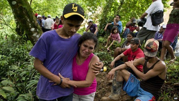 Margarita Mendez hugs her son while she waits for news of her other son, one of the miners trapped at the mine in Nicaragua - 29 August 2014