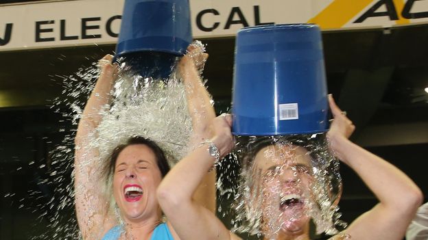 Women doing ice bucket challenge