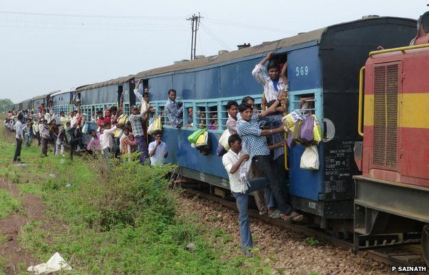 The 'mobile gatekeepers' of India's railways - BBC News