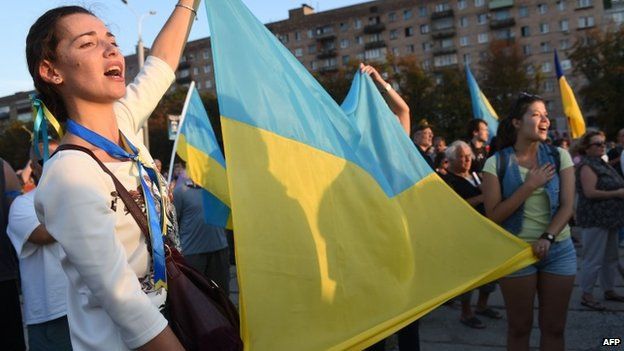 Ukrainians demonstrate in support of the army in Mariupol, 4 September 2014