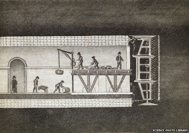 Иллюстрация, показывающая поперечное сечение строительства тоннеля в Темзе