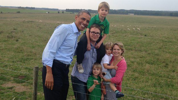 Barack Obama and a visiting family