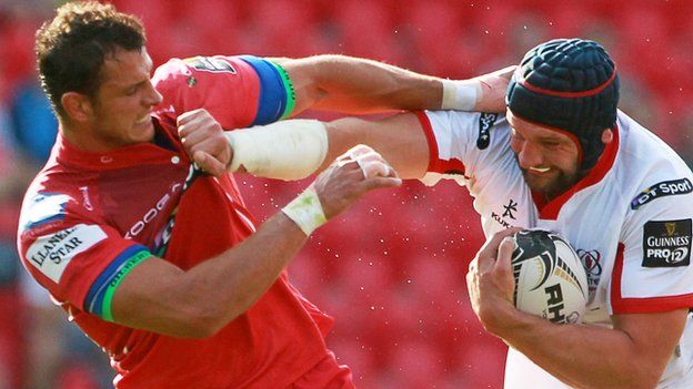 Dan Tuohy of Ulster is tackled by Aaron Shingler