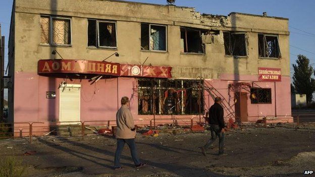 A building in Mariupol witnesses said was hit overnight, 7 Sept
