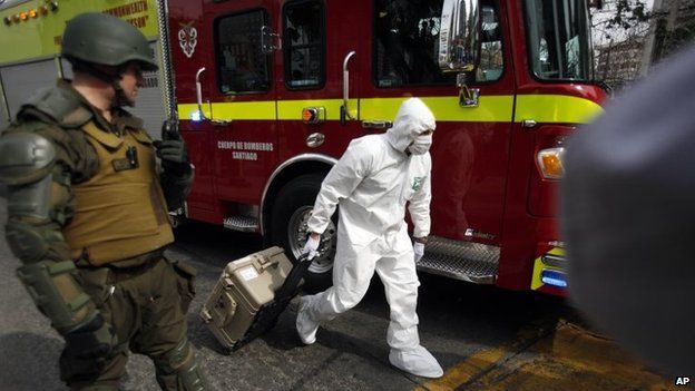 A police forensic expert arrives to the blast site at a subway station in Santiago on 8 September, 2014.
