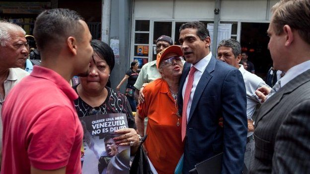 A lawyer defending Mr Lopez greets supporters of the opposition leader (10/09/2014)