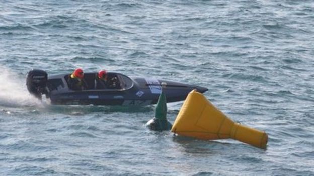 Two injured during Guernsey powerboat championships - BBC News