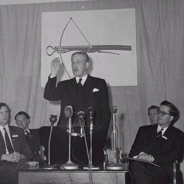Harold Macmillan addressing the Bow Group