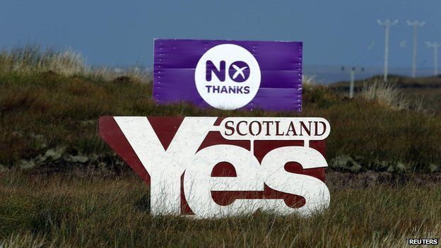 "Yes" and "No" campaign banners
