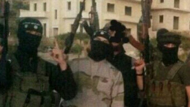 IS fighters pictured in photo from UK Home Office / Met police
