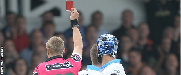 Glasgow's Tyrone Holmes is sent off