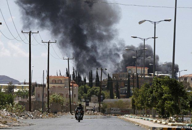 Smoke rises from an area where Shi"ite Houthi rebels are fighting against government forces in Sanaa - 21 September 2014