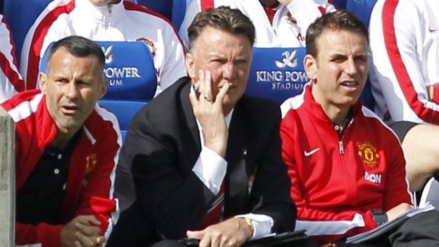 Manchester United manager Louis Van Gaal (centre) looks on during the loss at Leicester