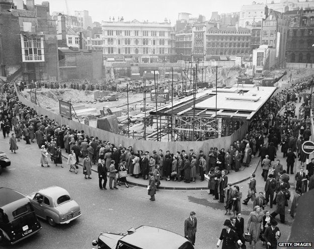 Queues to see temple of Mithras, 1954