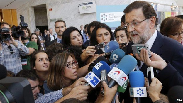 Spanish PM Mariano Rajoy speaking to reporters in Madrid (23 Sept)
