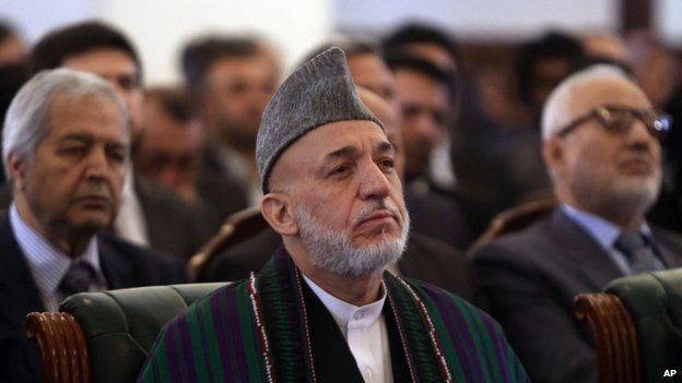 Afghan President Hamid Karzai attends his farewell ceremony at the presidential palace in Kabul (23 September 2014)