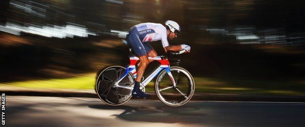 Bradley Wiggins on his way to world time trial gold