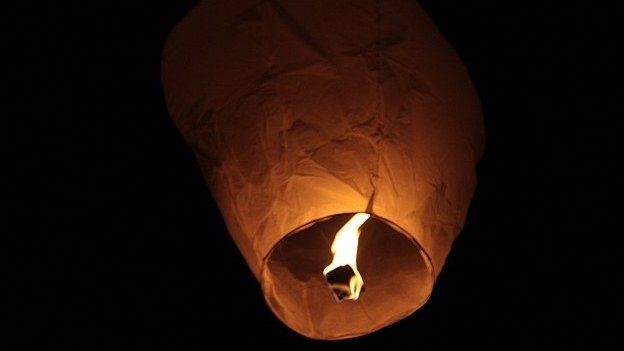 Chinese sky lanterns banned on Hampshire council land - BBC News