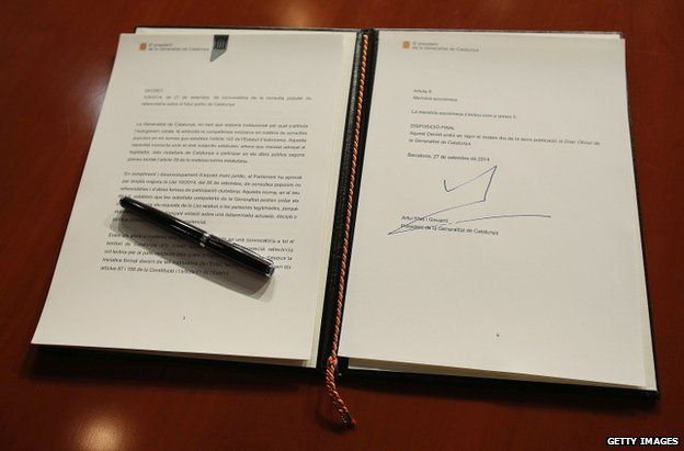 The decree signed by Artur Mas in Barcelona, 27 September
