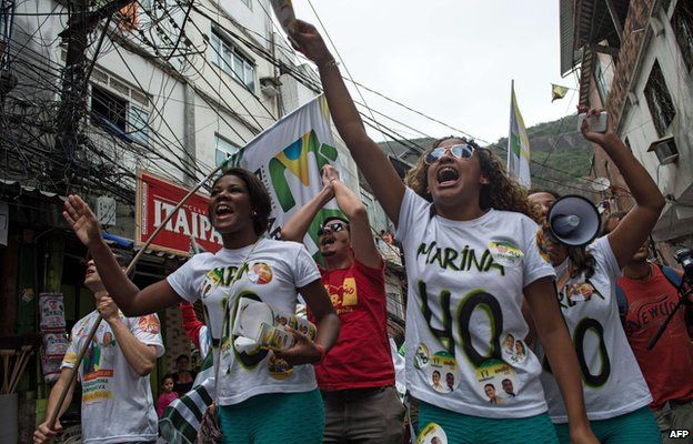 Supporters of candidate Silva in the Rocinha favela in Rio de Janeiro 30 August 2014