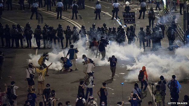 Hong Kong police fire tear gas at protesters. 29 Sept 2014