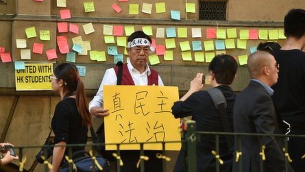 Supporters of the thousands of protesters who paralysed parts of Hong Kong to demand greater democracy from Beijing gather in Sydney on 29 September 2014.