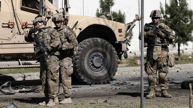 US troops inspect scene of suicide bombing in Kabul, 16 September 2014