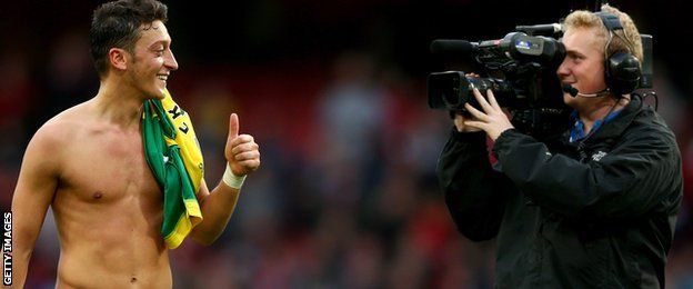 Mesut Ozil gives TV audience a thumbs up