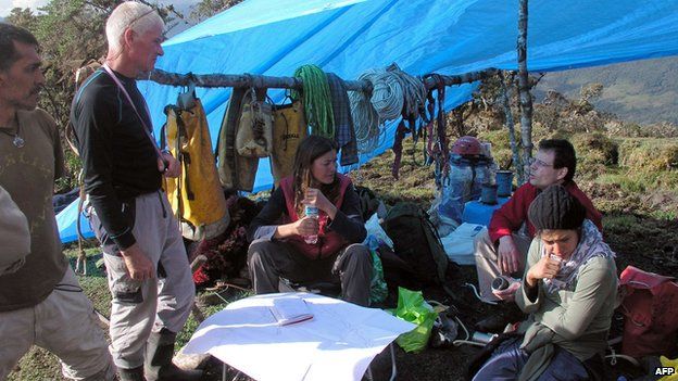 Undated handout picture released on September 25, 2014 by the clubs Espeleo Club Andino (ECA) and Groupe Speleo Bagnols Marcoule (GSBM), showing members of speleology and rescue teams from France, Mexico, Spain and Peru gathering at a precarious base camp close to the Intimachay cave