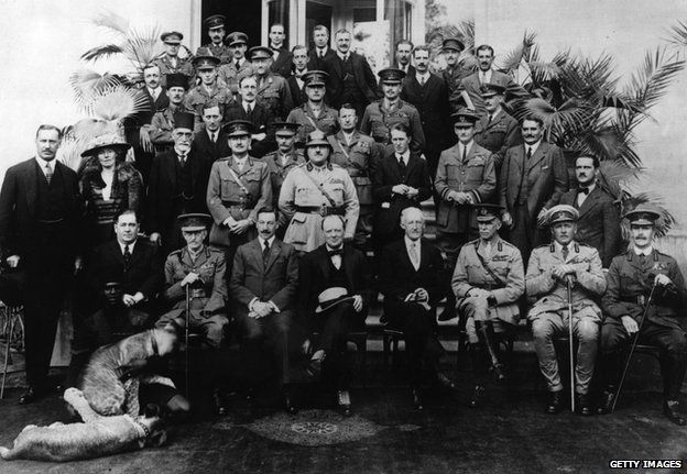 1921: Members of the Mesopotamia Commission, set up to discuss the future of Mesopotamia at the Cairo Conference. Included in the photograph are Gertrude Bell (second from left, second row), T E Lawrence (fourth from the right, second row) and Winston Churchill (centre front row)