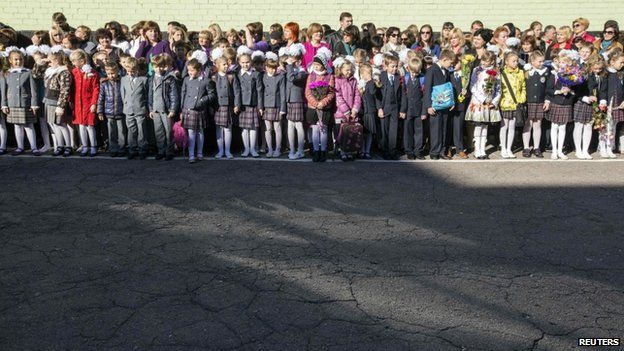 Children in Makiivka near Donetsk on the first day of school (1 Oct 2014)