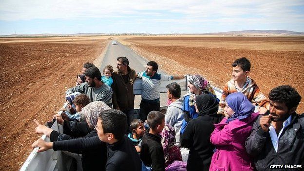 Syrian Kurdish refugees cross into Turkey near the south-eastern Turkish town of Suruc - 30 September 2014