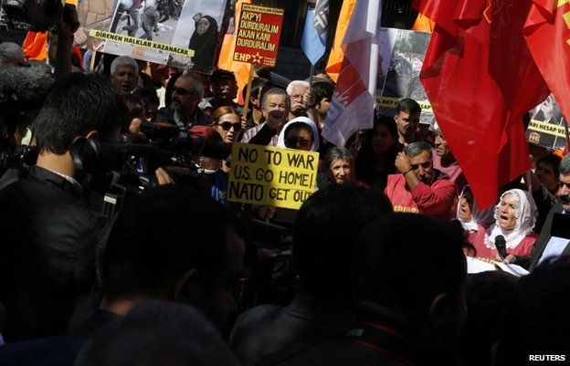 Demonstrators outside parliament in Ankara (2 Oct)