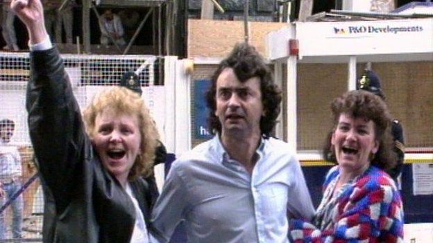 Gerry Conlon pictured with his sisters upon his release