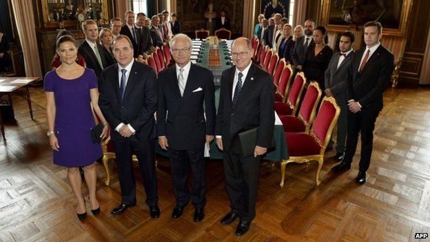 Sweden's new government poses together with front from left, Crown Princess Victoria, Prime Minister Stefan Lofven, King Carl Gustaf and parliament Speaker Urban Ahlin during a cabinet meeting at the Royal Palace in Stockholm (2 October 2014)