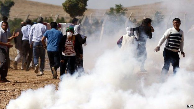 Tear gas used on Kurdish protesters - 4 October