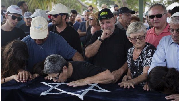 Mourners grieve at funeral of four-year-old Daniel Tragerman (24/08/14)
