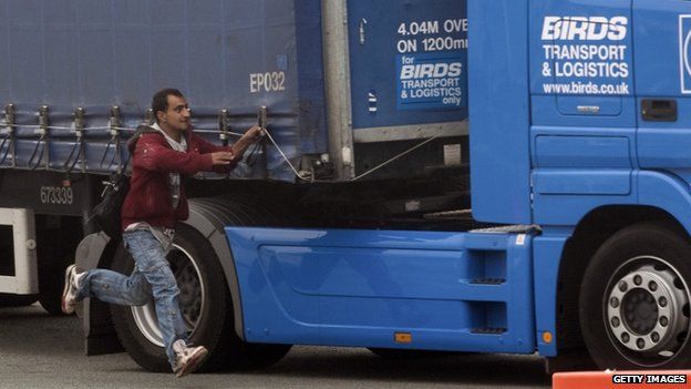 Migrant tries to get on to truck